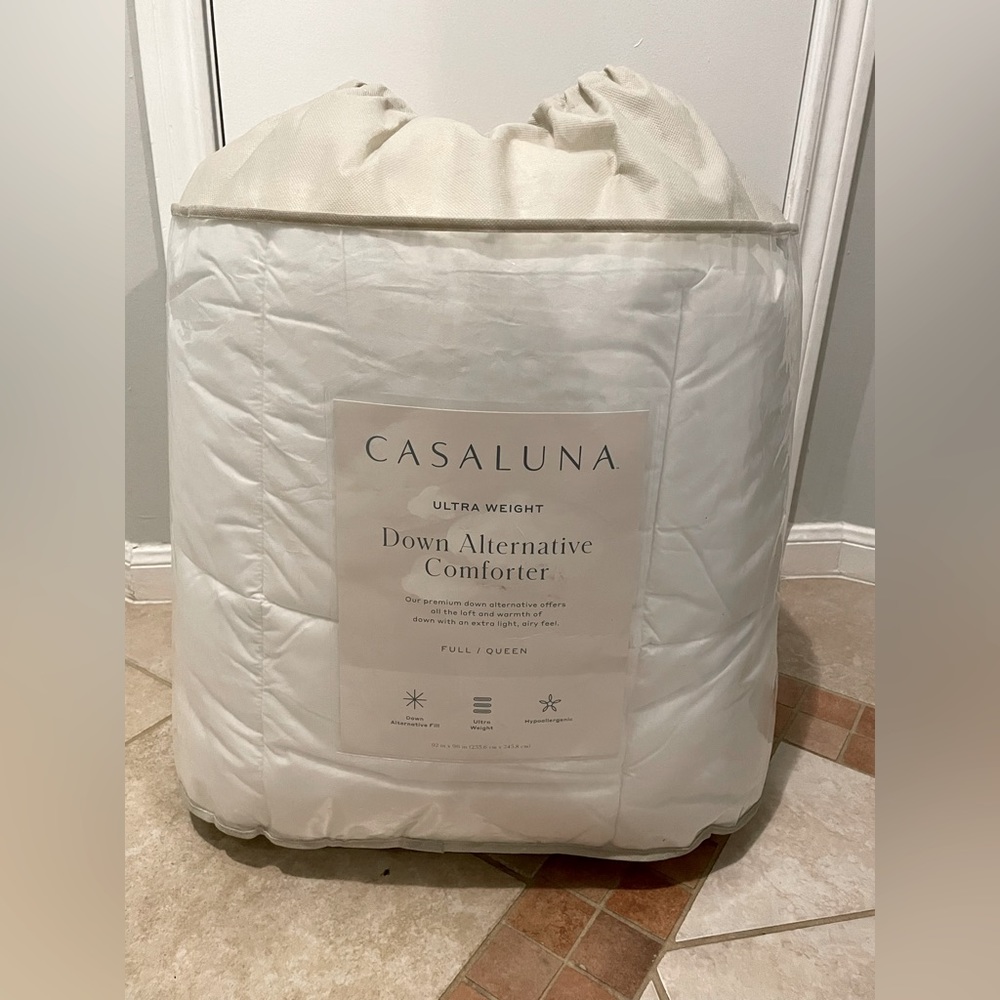 Casaluna comforter size Queen